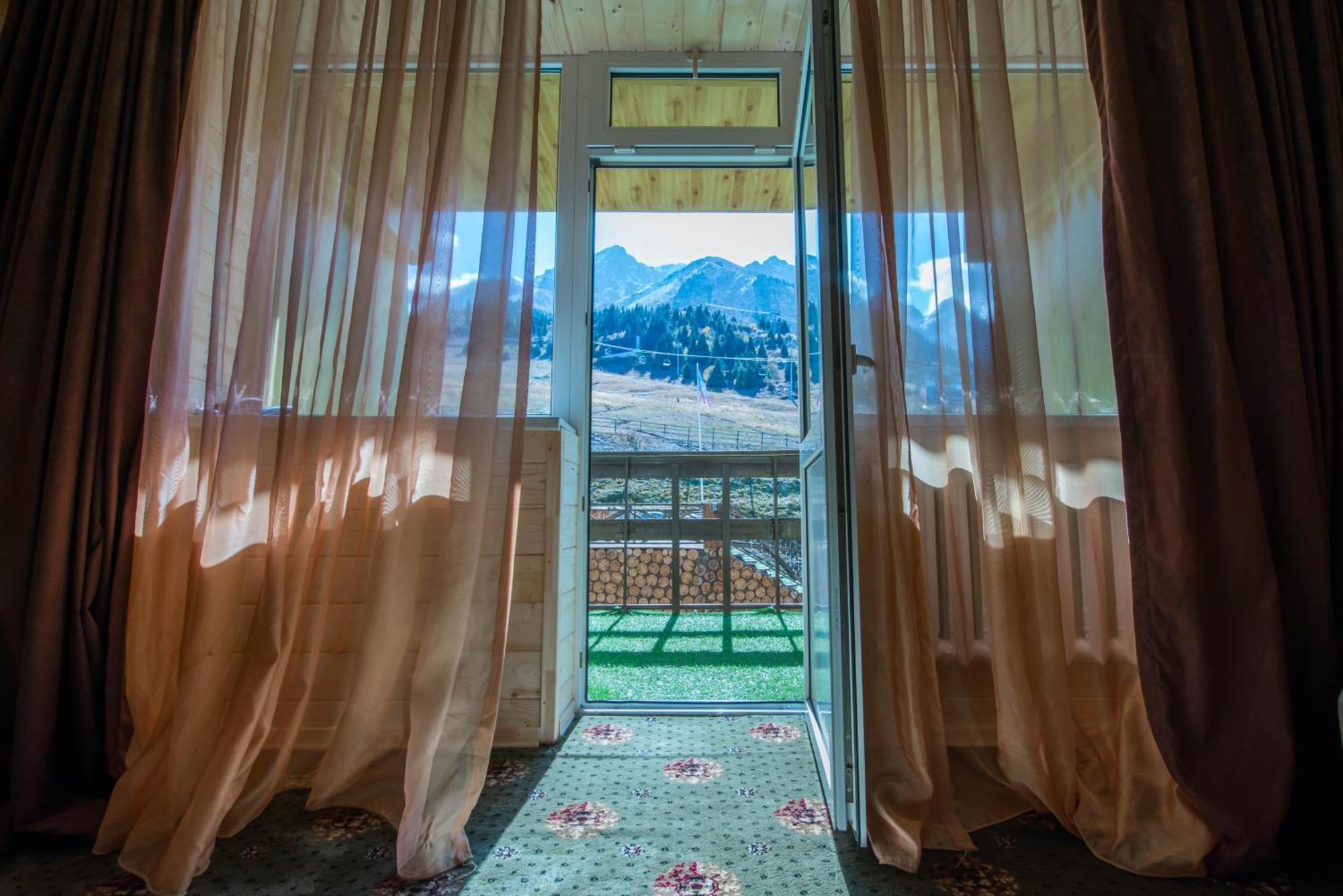 אלמטי Shymbulak Resort Hotel חדר תמונה
